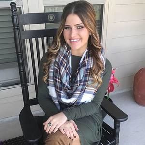 Meet your Posher, Lauren